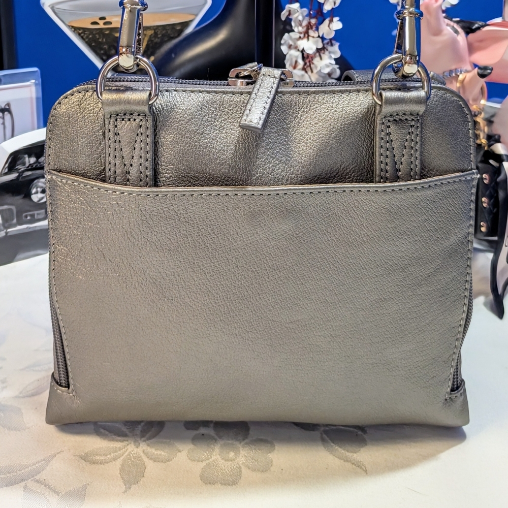 Gun Tote'n Mama G Metallic Leather Crossbody Concealed Carry Purse - Picture 4 of 12